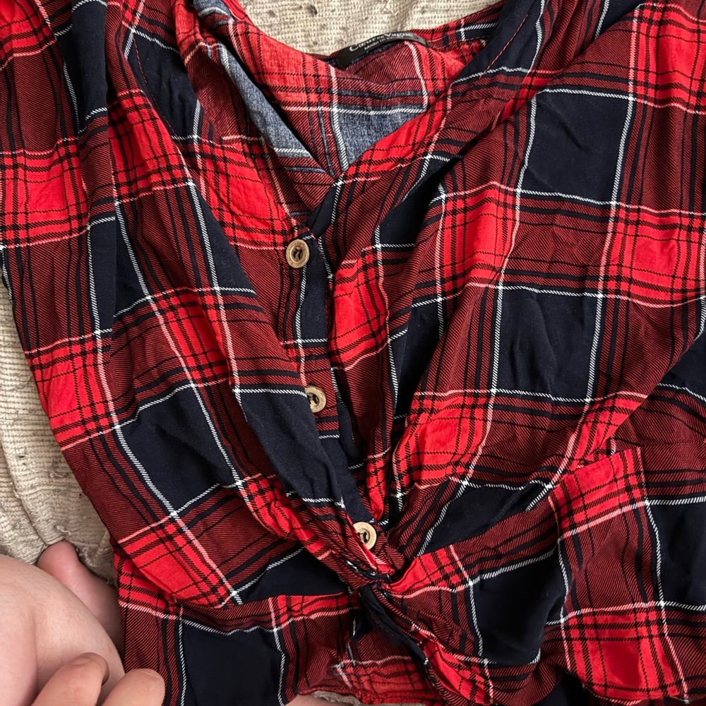 Coeur de vague size L never even wore it red and blue and white crop flannel
